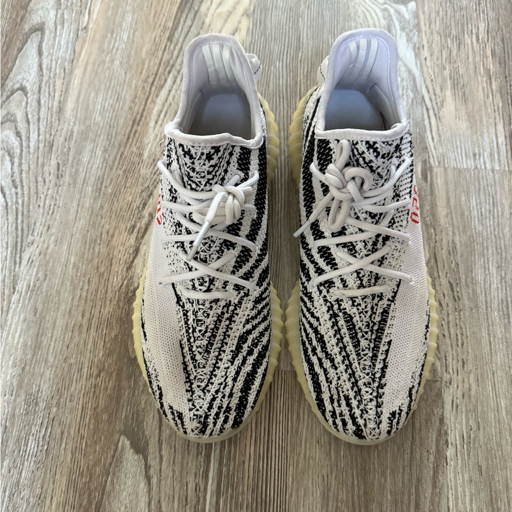 Size 11.5 Yeezy 350 V2 ‘Zebra’ USED